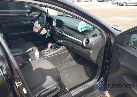 2021 Kia Forte Lxs z USA, uszkodzony, nr VIN 3KPF24AD6ME342837